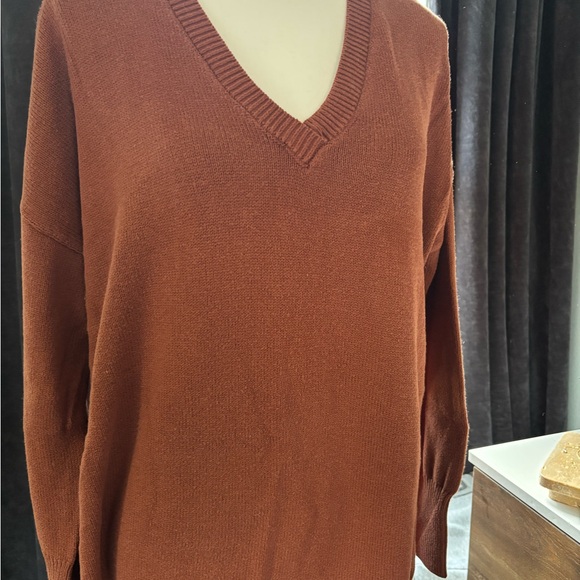 Tahari Rust V-Neck Sweater - Picture 2 of 4